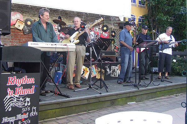 Peter Gillette, Neville Claughton, Wayne allen (obscured), Toni Willaims, Rob Carpenter, John Campbell playing at Warner's Tavern on the Sunday after The ROCKONZ concerts